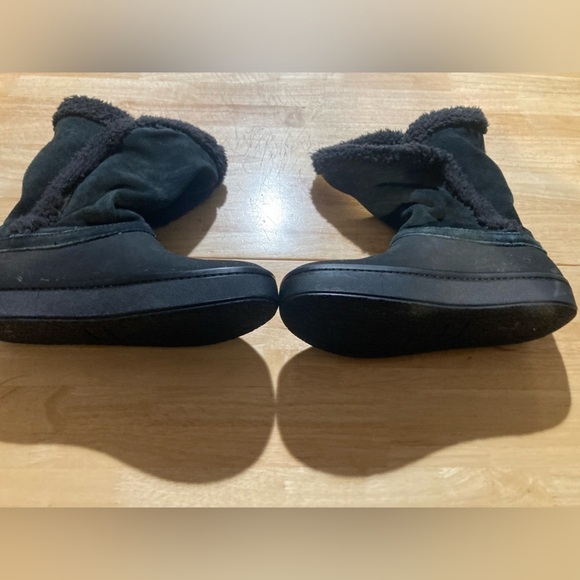 Croc Black Boots in size 8 in EUC. See pictures for all details/condition - Picture 3 of 8